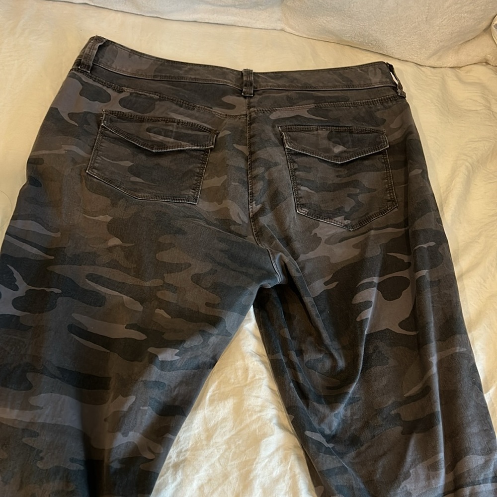 LOFT camo skinny jeans - Picture 6 of 6